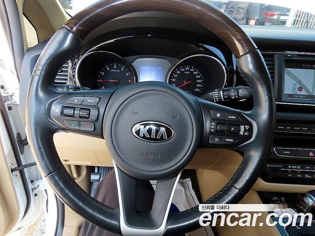 Kia Canival 2018 — photo 8