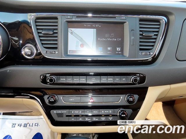 Kia Canival 2018 — photo 12