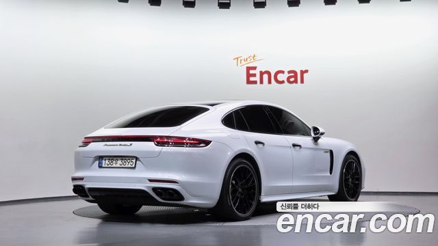 Porsche Panamera 2018 — photo 2