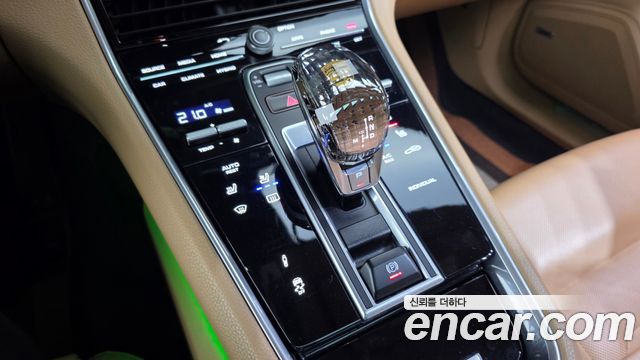Porsche Panamera 2018 — photo 12
