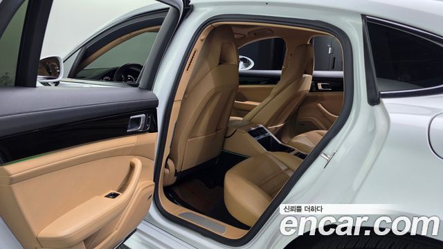 Porsche Panamera 2018 — photo 16