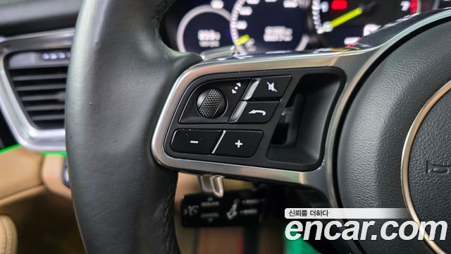 Porsche Panamera 2018 — photo 30