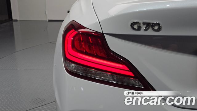 Genesis G70 2018 — photo 9
