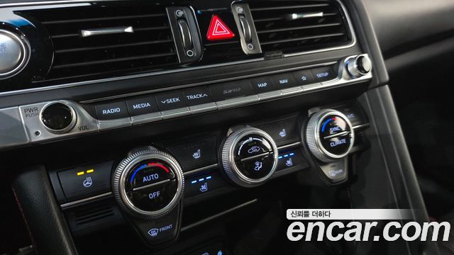 Genesis G70 2018 — photo 28