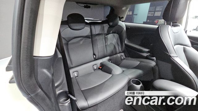 Mini Cooper 2022 — photo 17