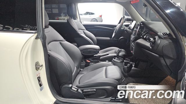 Mini Cooper 2022 — photo 18
