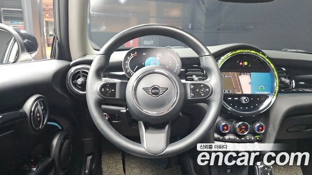 Mini Cooper 2022 — photo 19