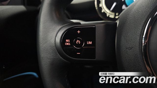 Mini Cooper 2022 — photo 31