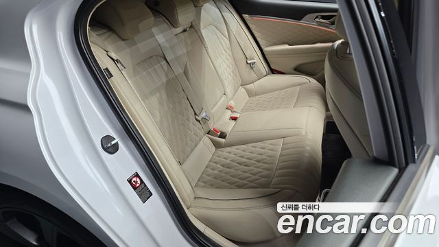 Genesis G70 2019 — photo 17