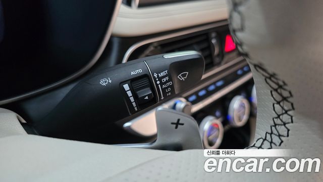 Genesis G70 2019 — photo 26