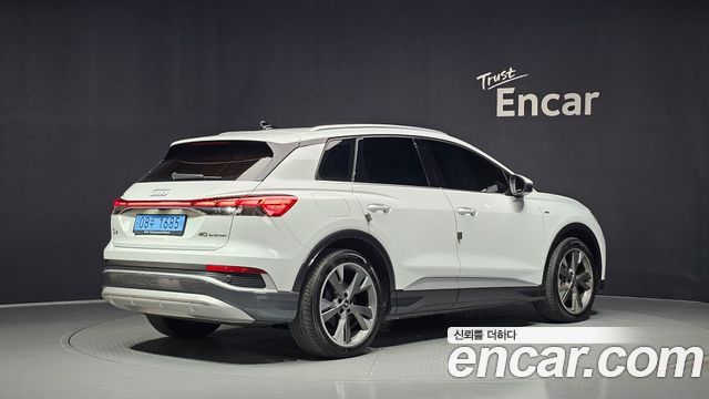 Audi Q4 e-tron 2022 — photo 2