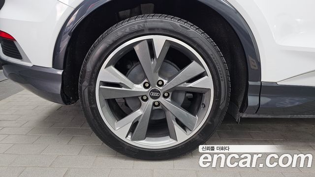 Audi Q4 e-tron 2022 — photo 5