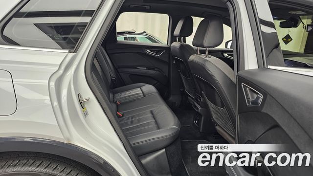 Audi Q4 e-tron 2022 — photo 17