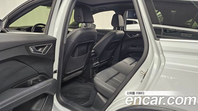 Audi Q4 e-tron 2022 — photo 18