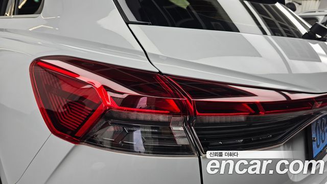 Audi Q4 e-tron 2022 — photo 9