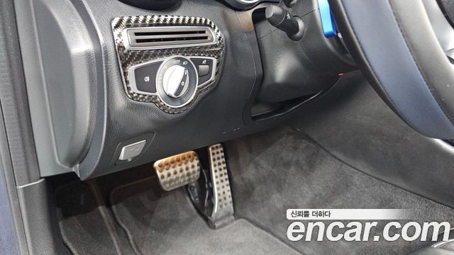 Mercedes-Benz C-Class 2019 — photo 26