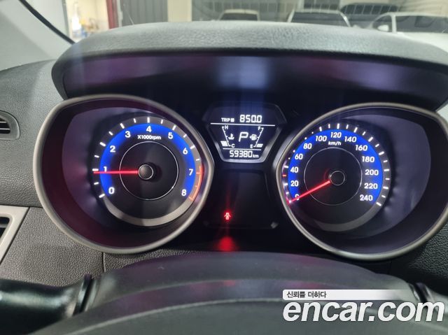 Hyundai AVANTE 2014 — photo 9