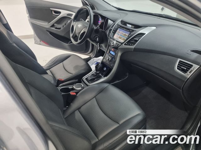 Hyundai AVANTE 2014 — photo 13