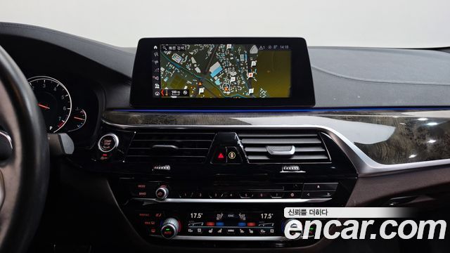 BMW 5-Series 2018 — photo 19