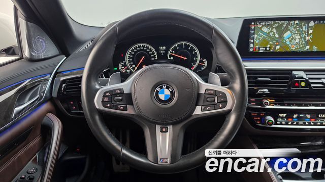 BMW 5-Series 2018 — photo 20