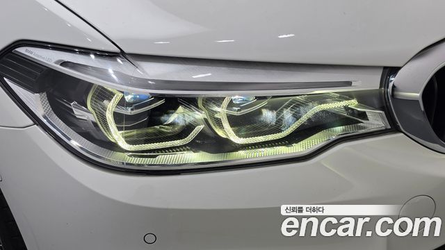 BMW 5-Series 2018 — photo 8