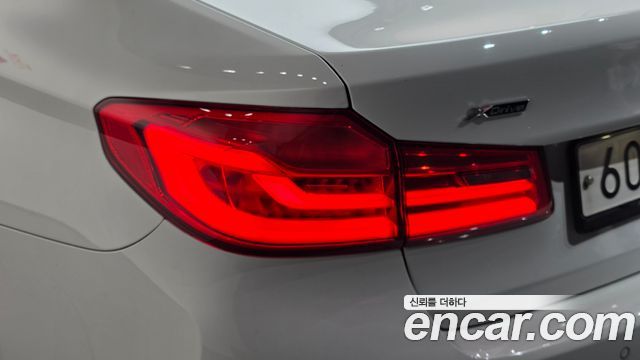 BMW 5-Series 2018 — photo 9