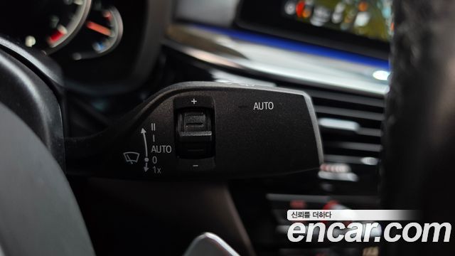 BMW 5-Series 2018 — photo 28