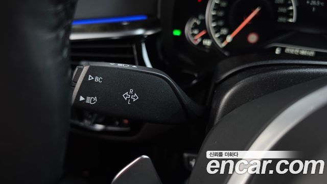 BMW 5-Series 2018 — photo 29