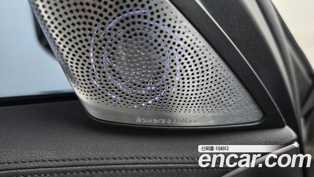 BMW 5-Series 2018 — photo 33