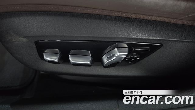 BMW 5-Series 2018 — photo 34