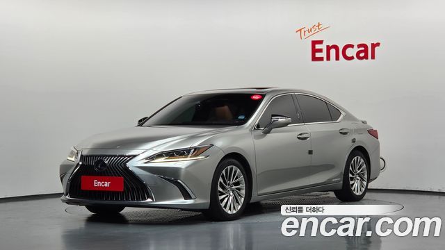 Lexus ES 2019 — photo 1