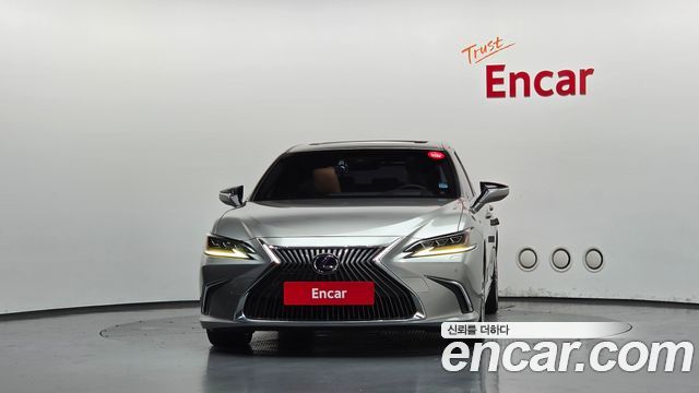 Lexus ES 2019 — photo 3