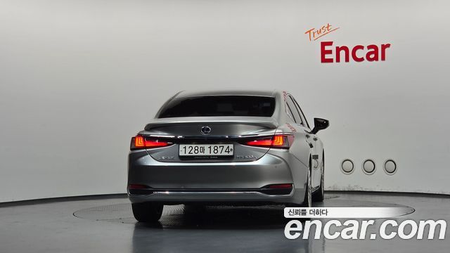 Lexus ES 2019 — photo 4