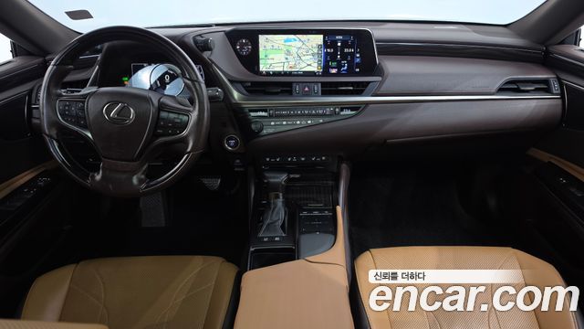 Lexus ES 2019 — photo 10