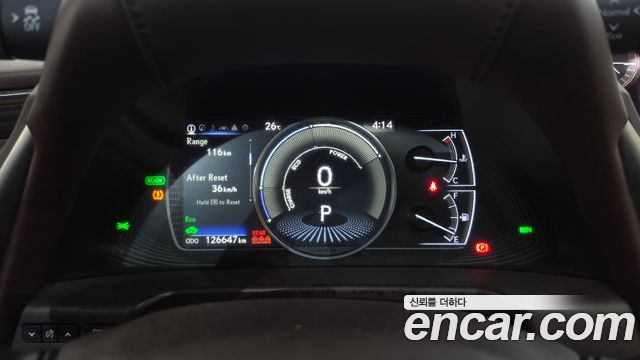 Lexus ES 2019 — photo 11