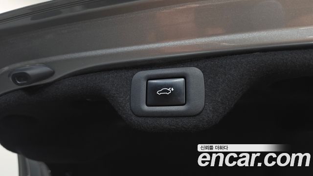 Lexus ES 2019 — photo 24