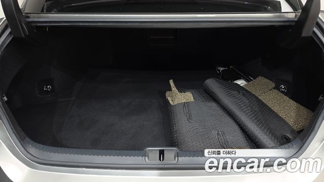 Lexus ES 2019 — photo 25
