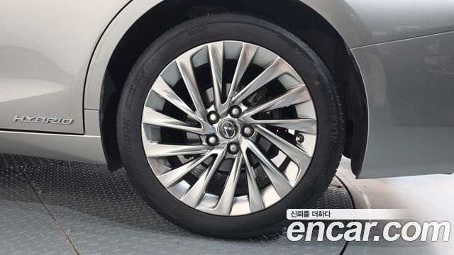 Lexus ES 2019 — photo 7