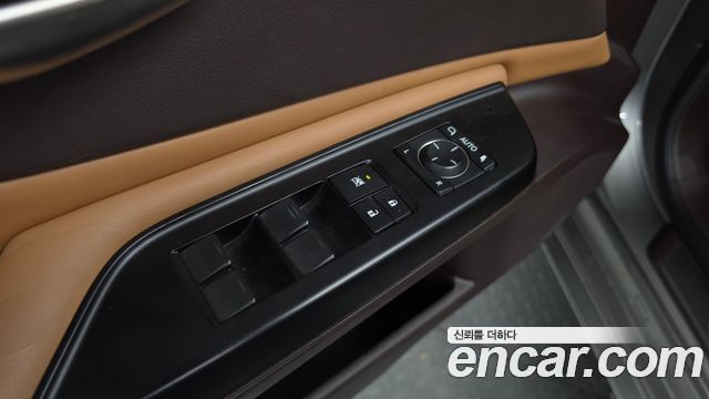 Lexus ES 2019 — photo 29