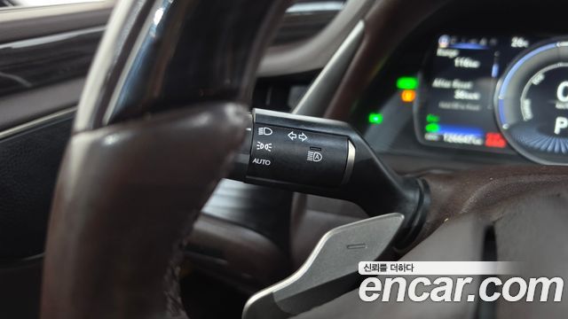 Lexus ES 2019 — photo 30