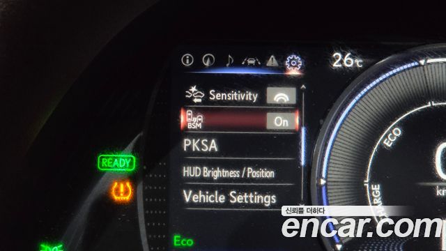 Lexus ES 2019 — photo 34