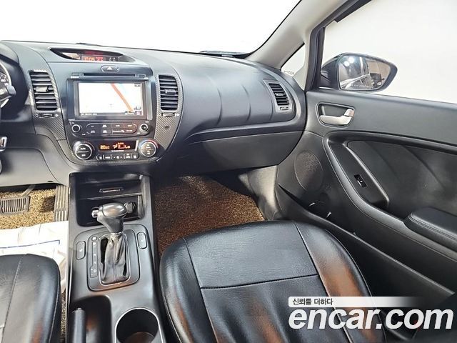 Kia K3 2013 — photo 10