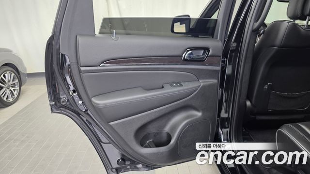 Jeep Cherokee 2021 — photo 15