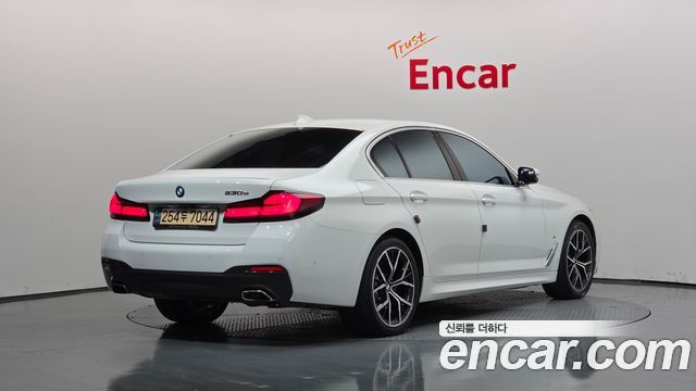 BMW 5-Series 2021 — photo 2