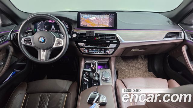 BMW 5-Series 2021 — photo 10