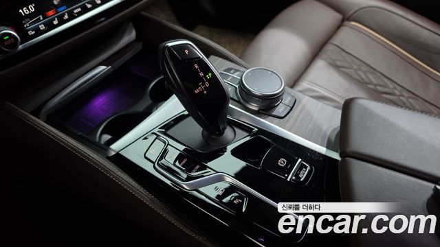 BMW 5-Series 2021 — photo 12