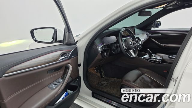 BMW 5-Series 2021 — photo 13
