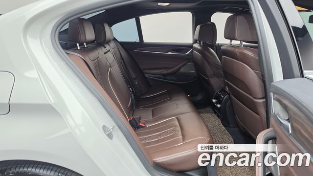 BMW 5-Series 2021 — photo 17