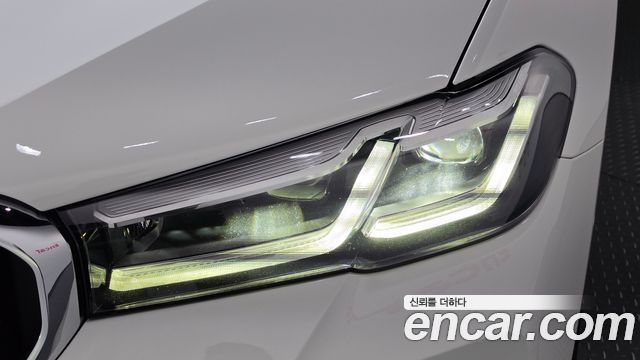 BMW 5-Series 2021 — photo 8