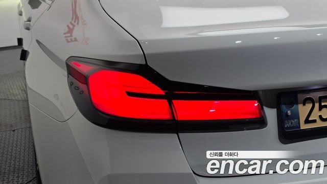 BMW 5-Series 2021 — photo 9